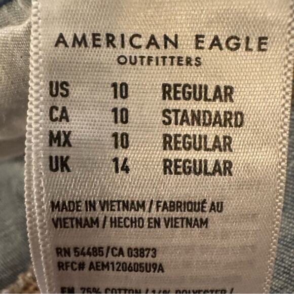American Eagle light wash distressed crop jeggings size 10
 b49 - Picture 3 of 7